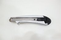 Tajima Cuttermesser Teppichmesser automatische Arretierung 3 Klingen 18 mm